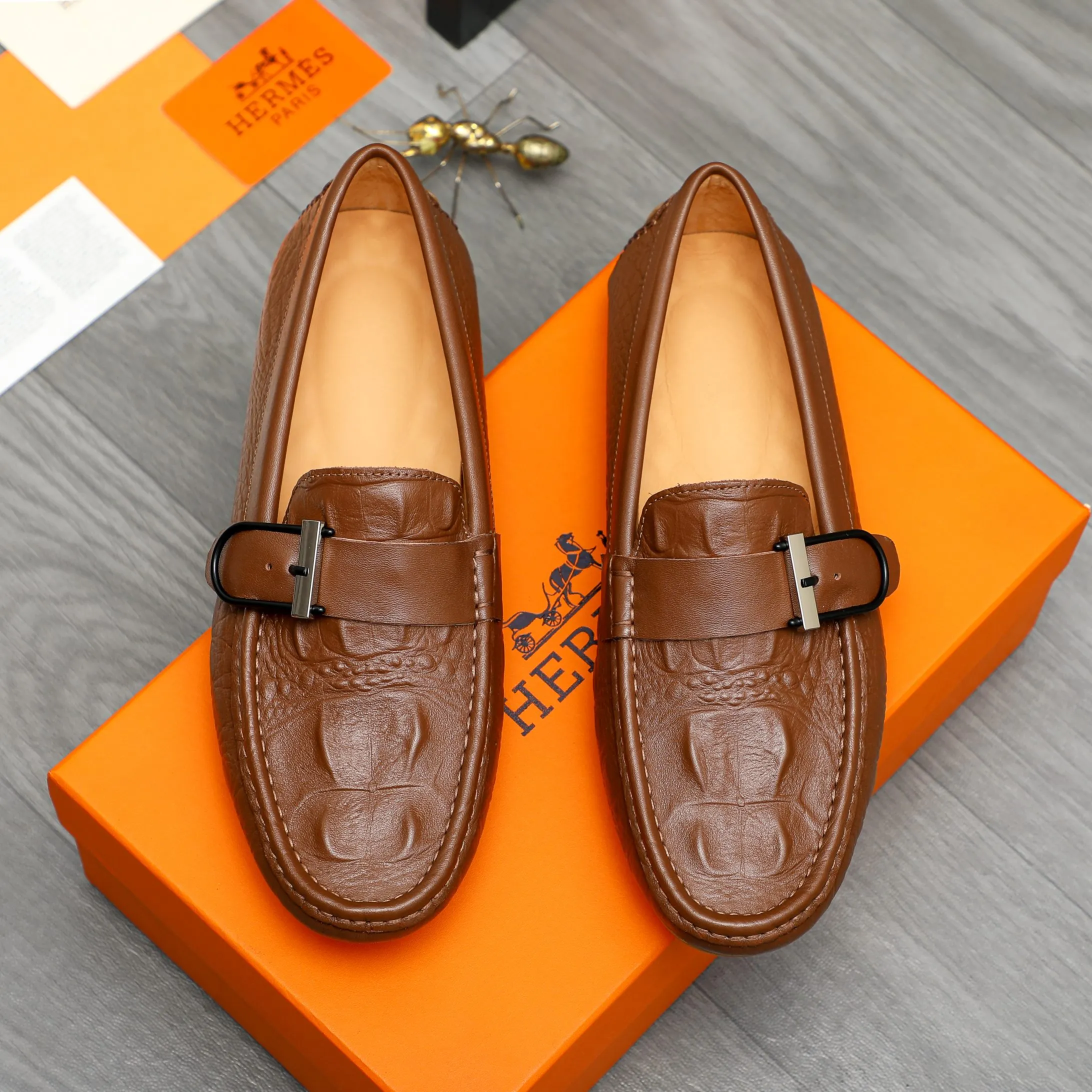 P380 Product trademark: HERMES "Hermes" casual slip-on men's shoes Regular size: 38-44 Product material: Selected crocodile pattern cowhide upper, pigskin lining, rubber outsole